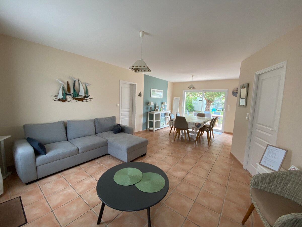 Top Airbnb: Family home a short walk from the beach. à La Tranche Sur Mer