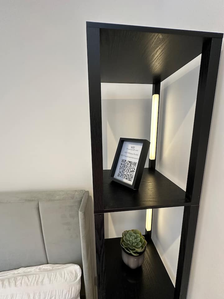 Whitsun Studio - Brand New Listing! - Brístol