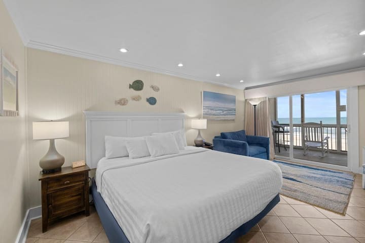 Oceanfront Views King Room With Amenities - Pawleys Island, SC