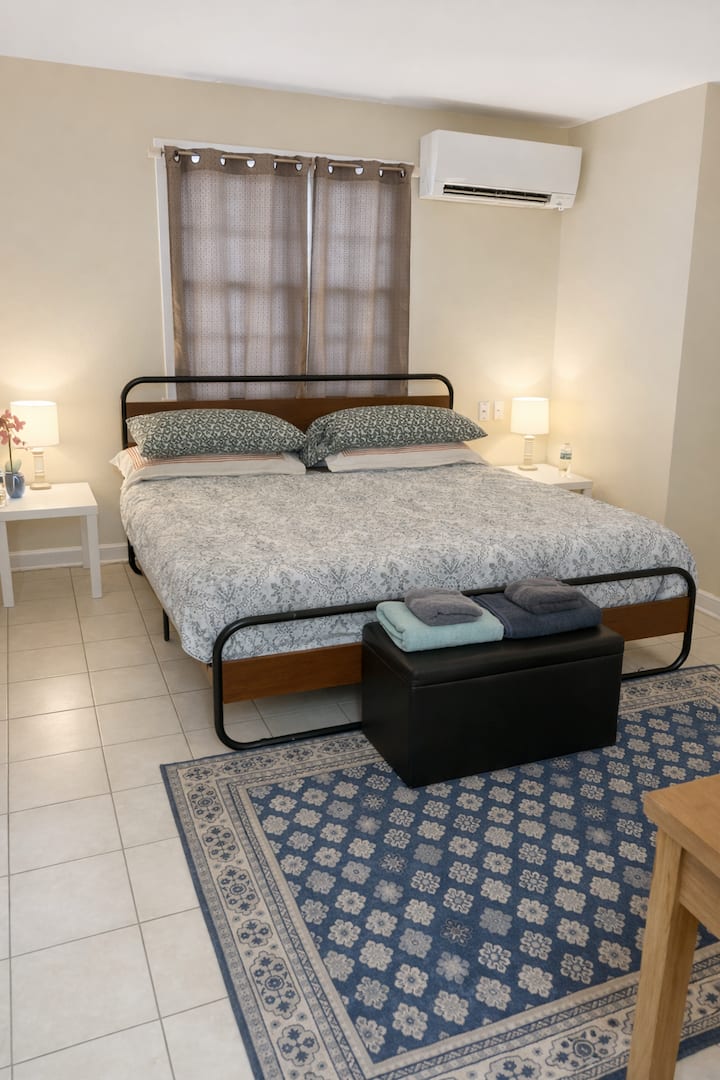 Simple Studio Near Philly | Budget Stay For 2 N - Philadelphia, PA