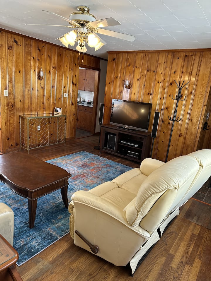 Hidden Retreat - Hobart, IN
