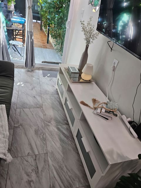 Successful Airbnb property: jade site in Flagami