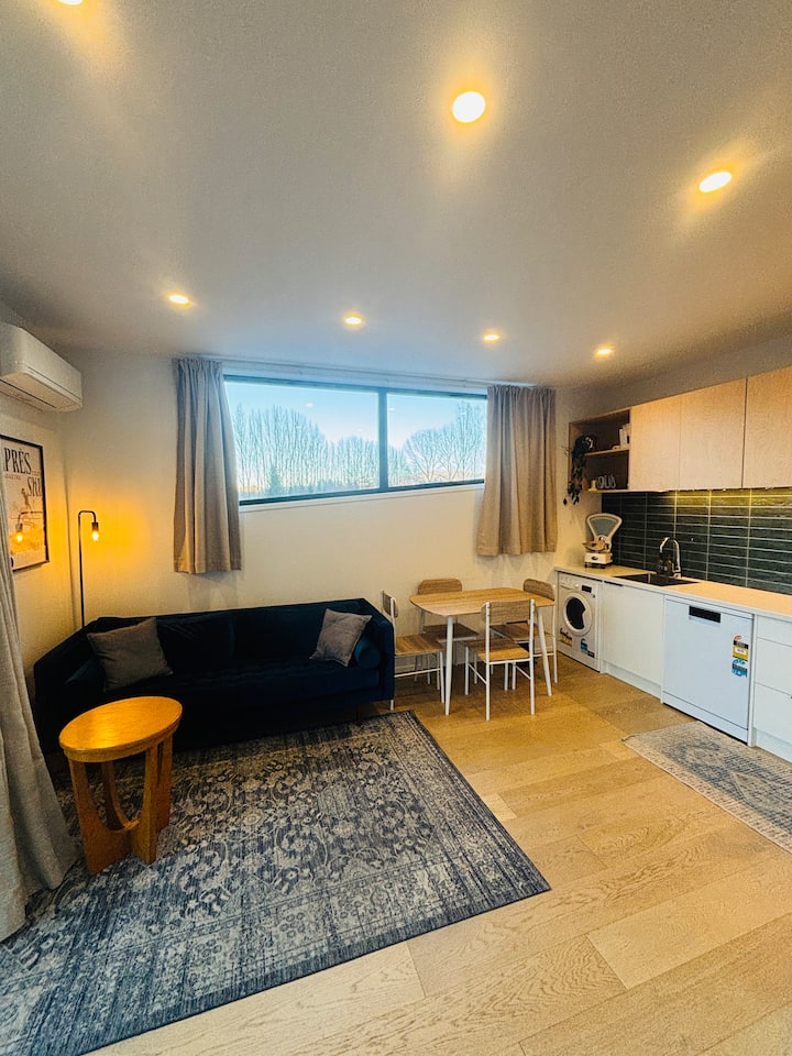 Luxurious Mountain View 2 Bedroom Apartment - 箭鎮