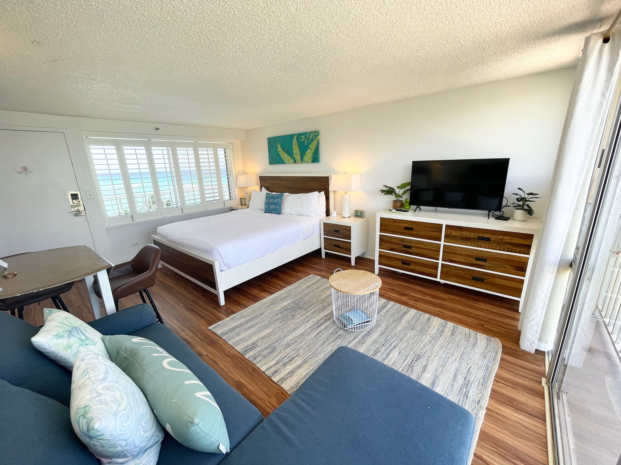Condo in Honolulu · ★4.91 · Studio · 1 bed - Image 27