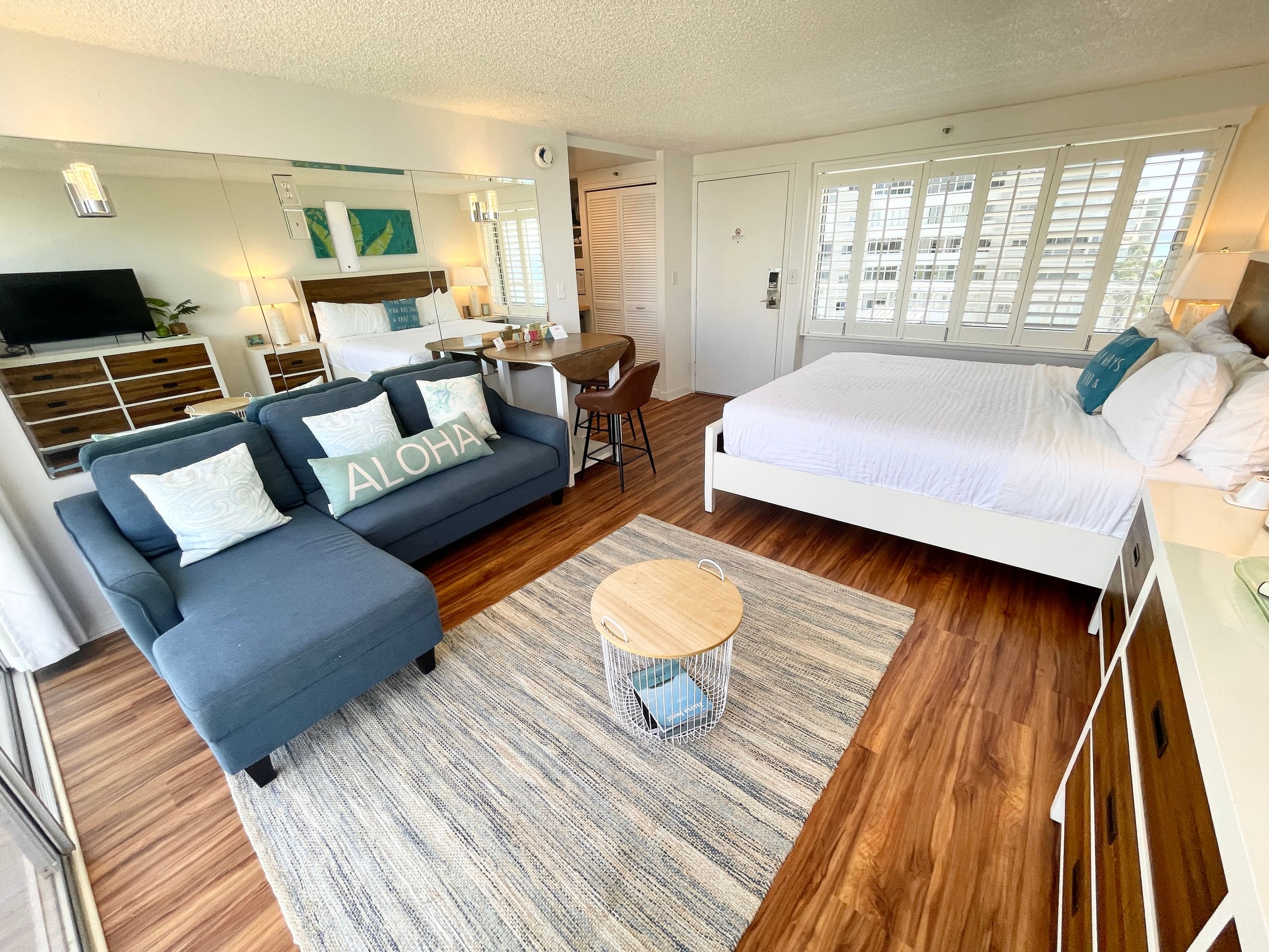 Condo in Honolulu · ★4.91 · Studio · 1 bed - Image 26