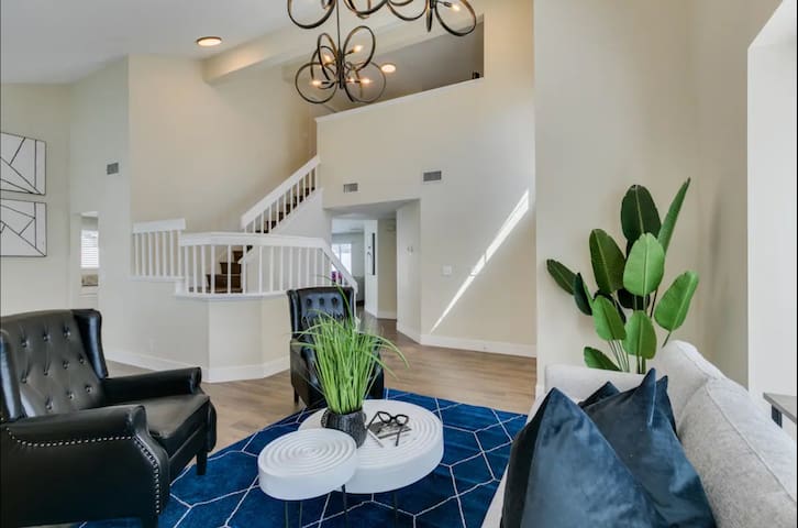 Lovely 5B Las Vegas Retreat w/Pool–15mins to Strip gallery image 2