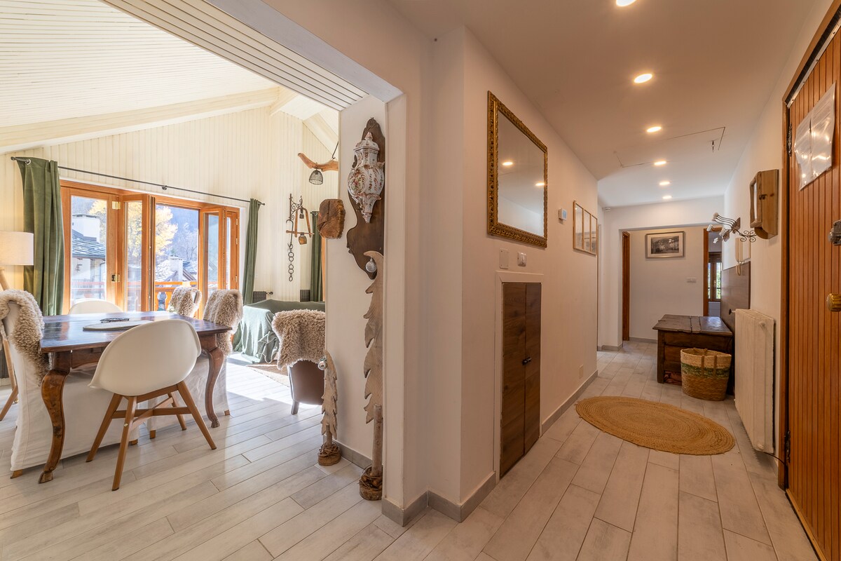 Proprietà Airbnb di successo: Penthouse Alpin de Charme avec Vue Spectaculaire a Limone Piemonte
