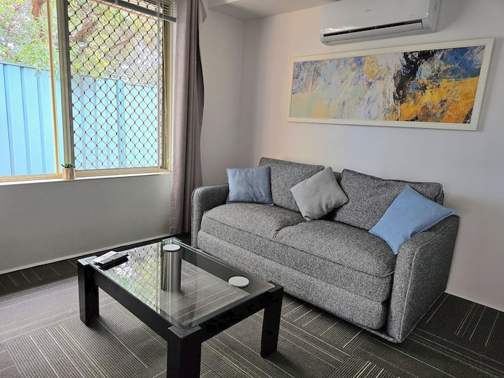 Lovely Modern Unit Close To Park, River And Curtin - Riverton