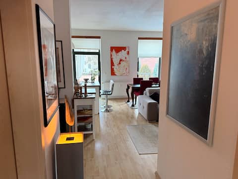 Erfolgreiche Airbnb-Immobilie: Cozy, central apartment in Zwickau with balcony in Zwickau