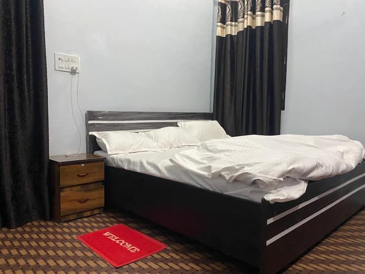 Krishna Family Rooms - Mathura