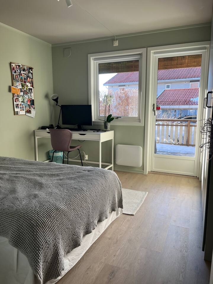 สำนักงานพร้อมเตียงขนาด 120 ซม.