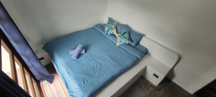 King Bed Room Near Sunset Beach. - El Nido