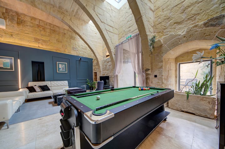 Private Villa With Indoor Pool • Large Group Stay - Malte