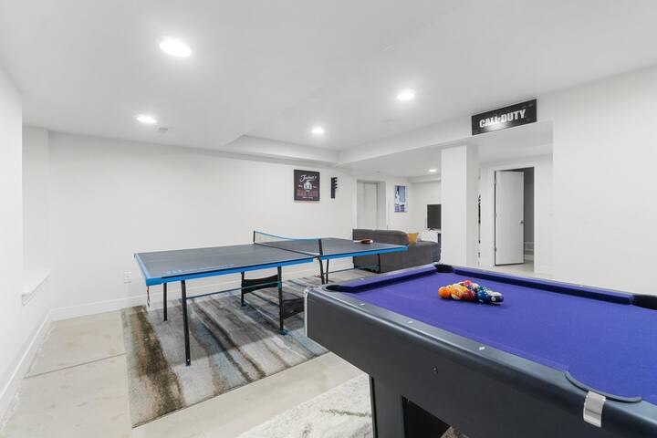 Golf Course Hot Tub Retreat W/Mtn Views gallery image 5