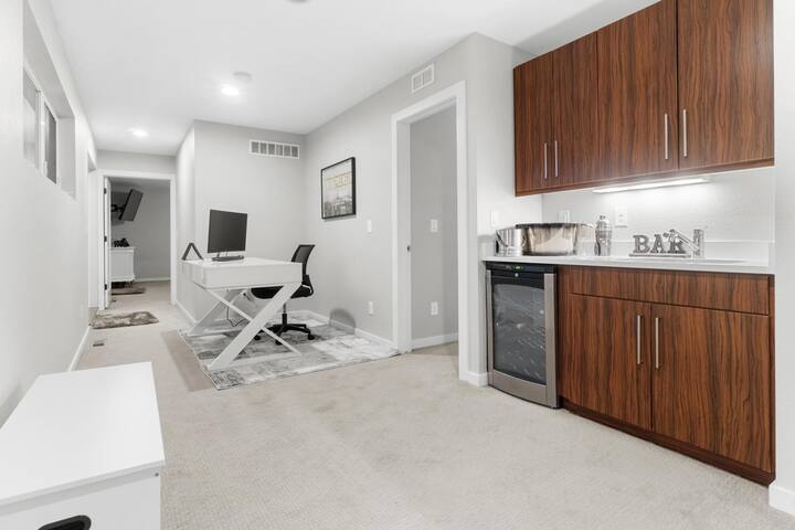 Golf Course Hot Tub Retreat W/Mtn Views gallery image 4