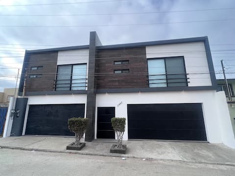 Amazing 7 bedroom beach house + jacuzzi