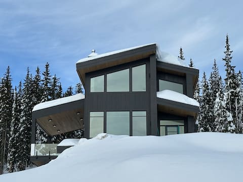 Big White Frog Seasons Chalet