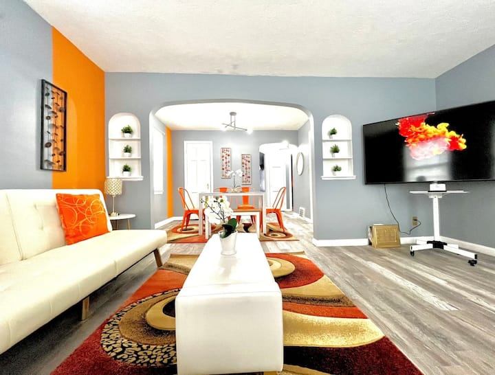 Citrus Style Airport •Self Check In• - Berea, OH