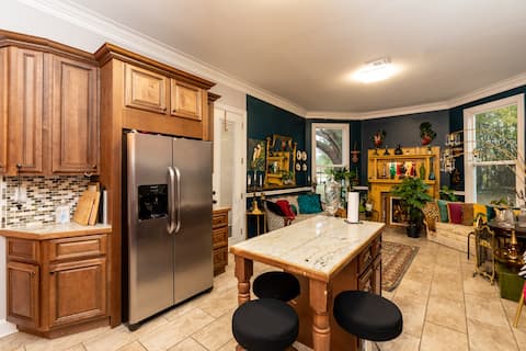 The Glamour Manor Victorian BnB 
(Party of 10)