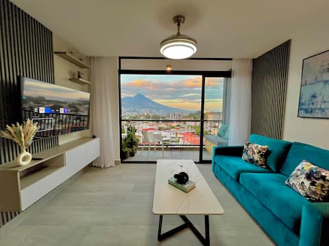 Beautiful turquoise apt with balcony and city view