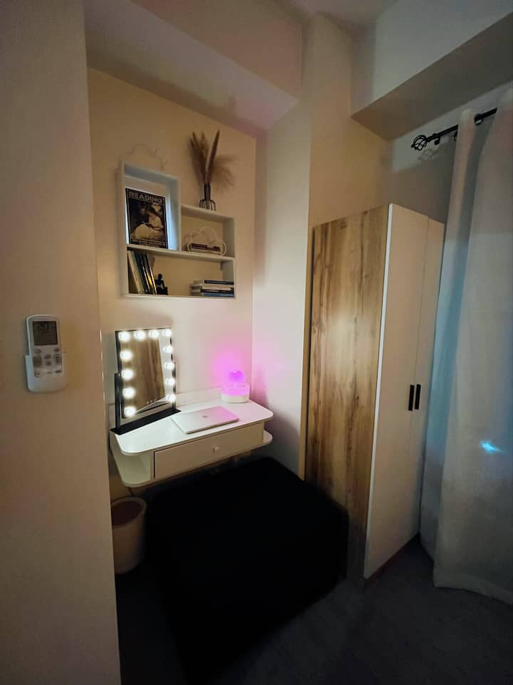 Bedroom 2 w/ Balcony
Full double bed (2 ft. high)
Hotel pillow and bedding
City skyline view
Clothes cabinet and hanger
Vanity/work table
Air-conditioning unit
Books