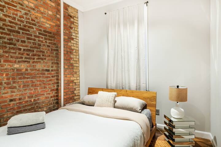 Beautiful 4 Bedroom in Lower East Side gallery image 3