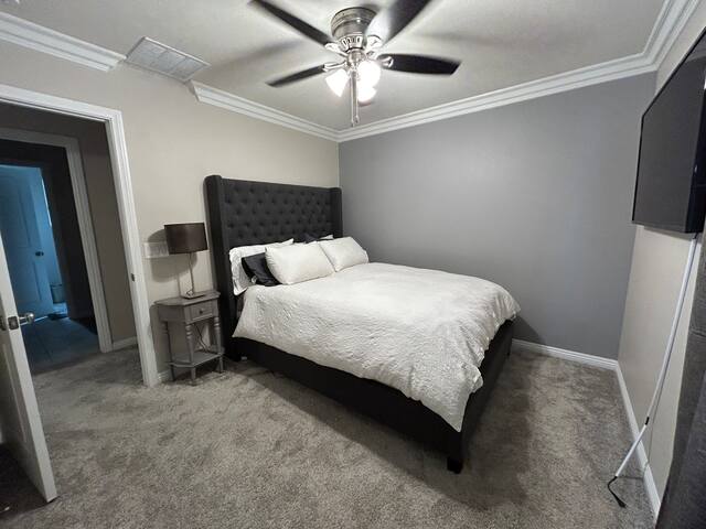 Vegas Home w/Jacuzzi 1 mile from Stadium & Strip! gallery image 4