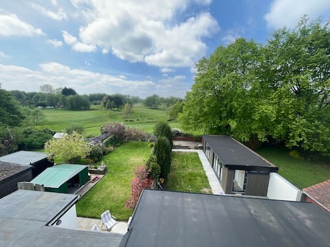 Stylish 4BR Executive Home/Huge Kitchen/Sleeps7