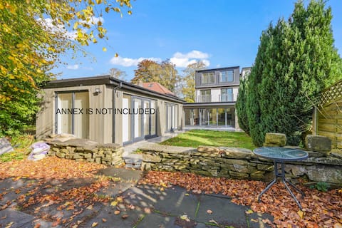 Luxurious 4 bedroom family home