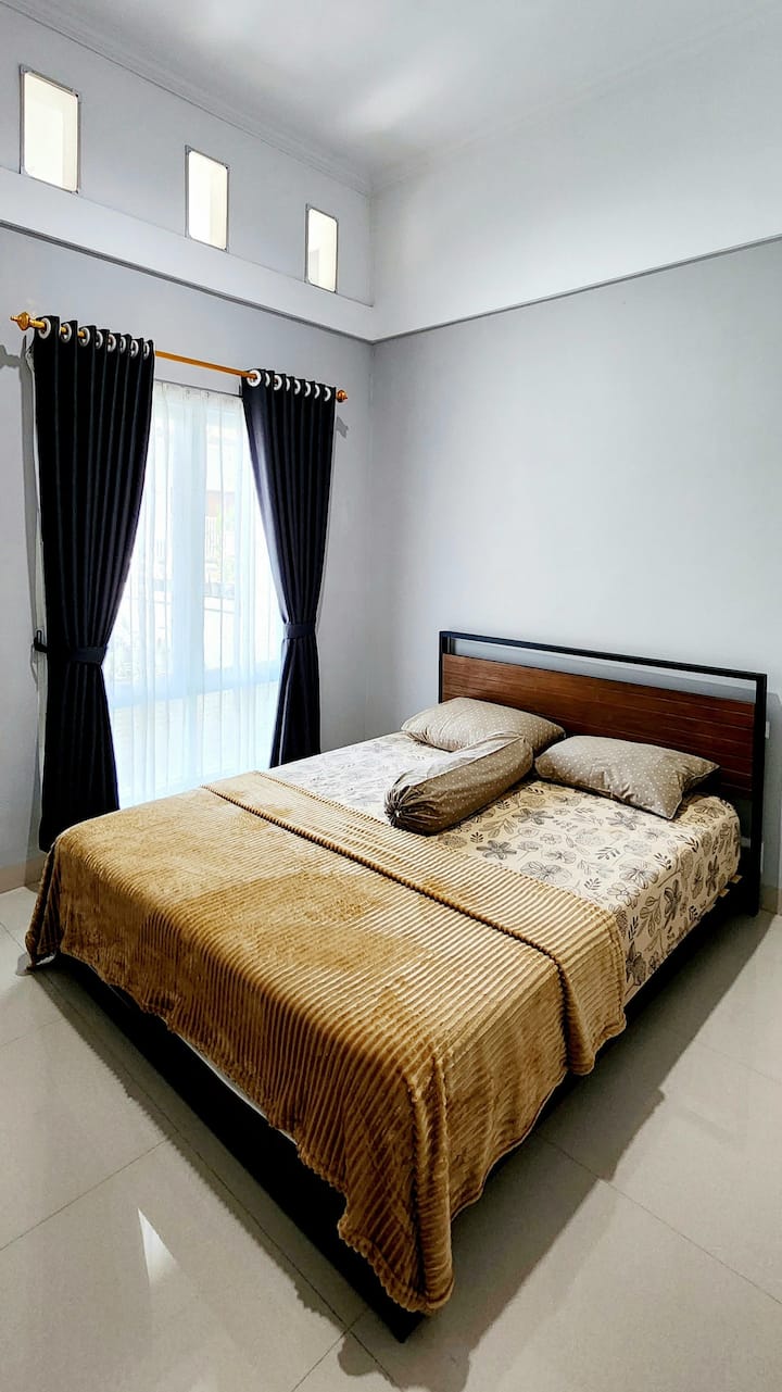 Оваа спална соба има клима уред