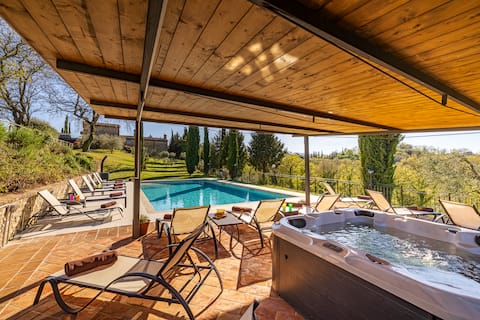 Podere Baiocco 2 private villas 2 heated pools