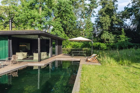 Deluxe Tiny House & private Natural Swimming Pool