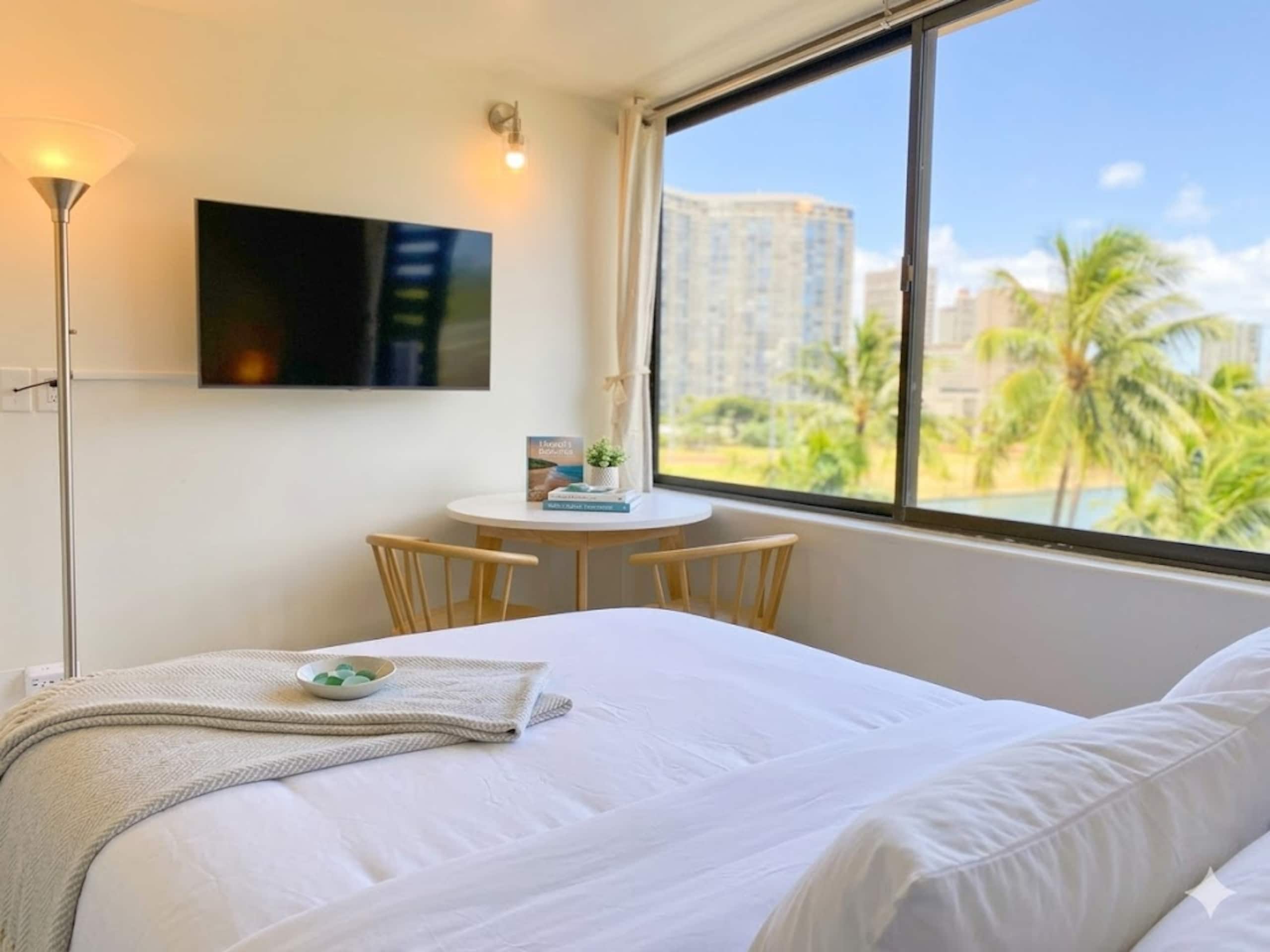 Great Waikiki Canal View - Modern Cozy Studio 8 - Image 6