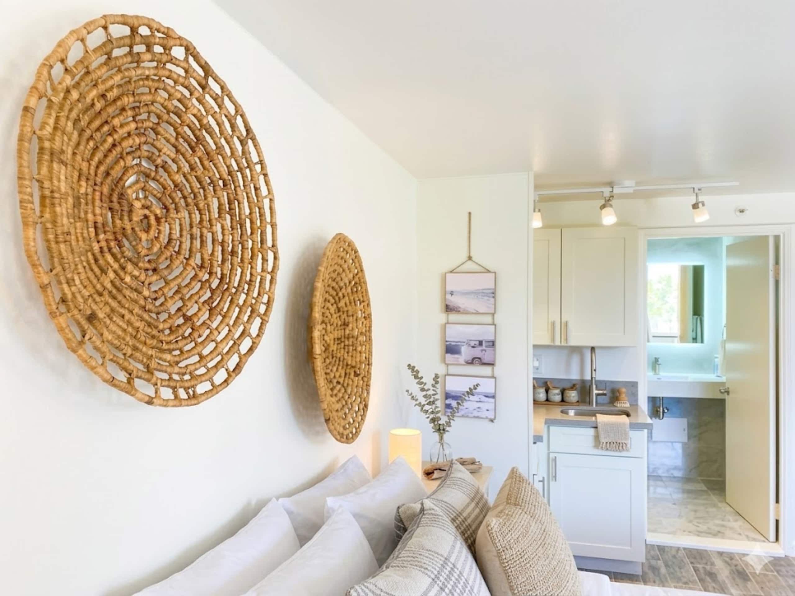 Great Waikiki Canal View - Modern Cozy Studio 8 - Image 3
