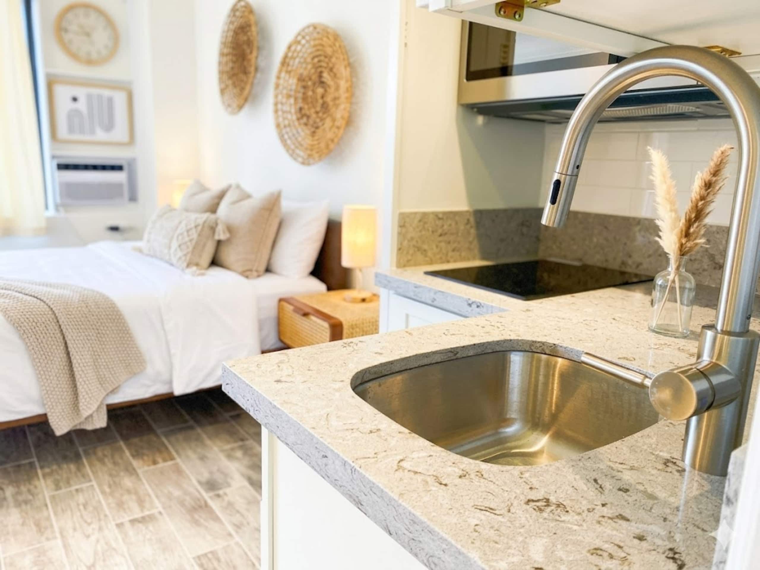 Great Waikiki Canal View - Modern Cozy Studio 8 - Image 7