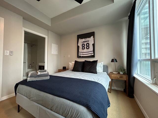 Central & Clean 2 Bedroom Apt gallery image 4