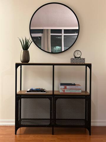 Central & Clean 2 Bedroom Apt gallery image 5