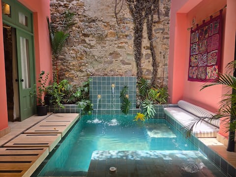 Casa AcoModo @Casco Viejo – Remodeled 6BR & Pool
