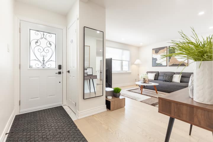 Newly Renovated 3 Bedroom Bungalow Free Parking - Vaughan