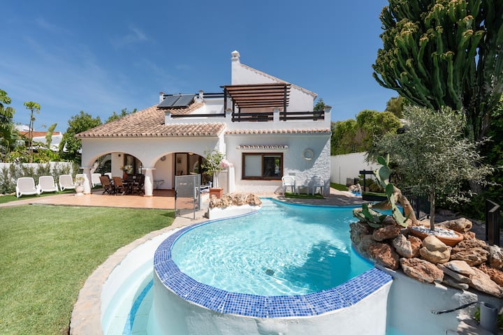 Villa By The Beach 5 Bedrooms - Marbella