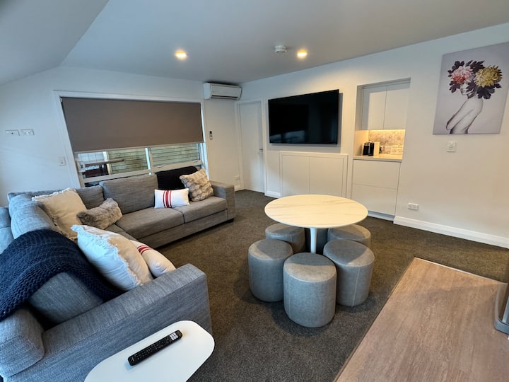*Hot Tub* - Central Retreat - Queenstown