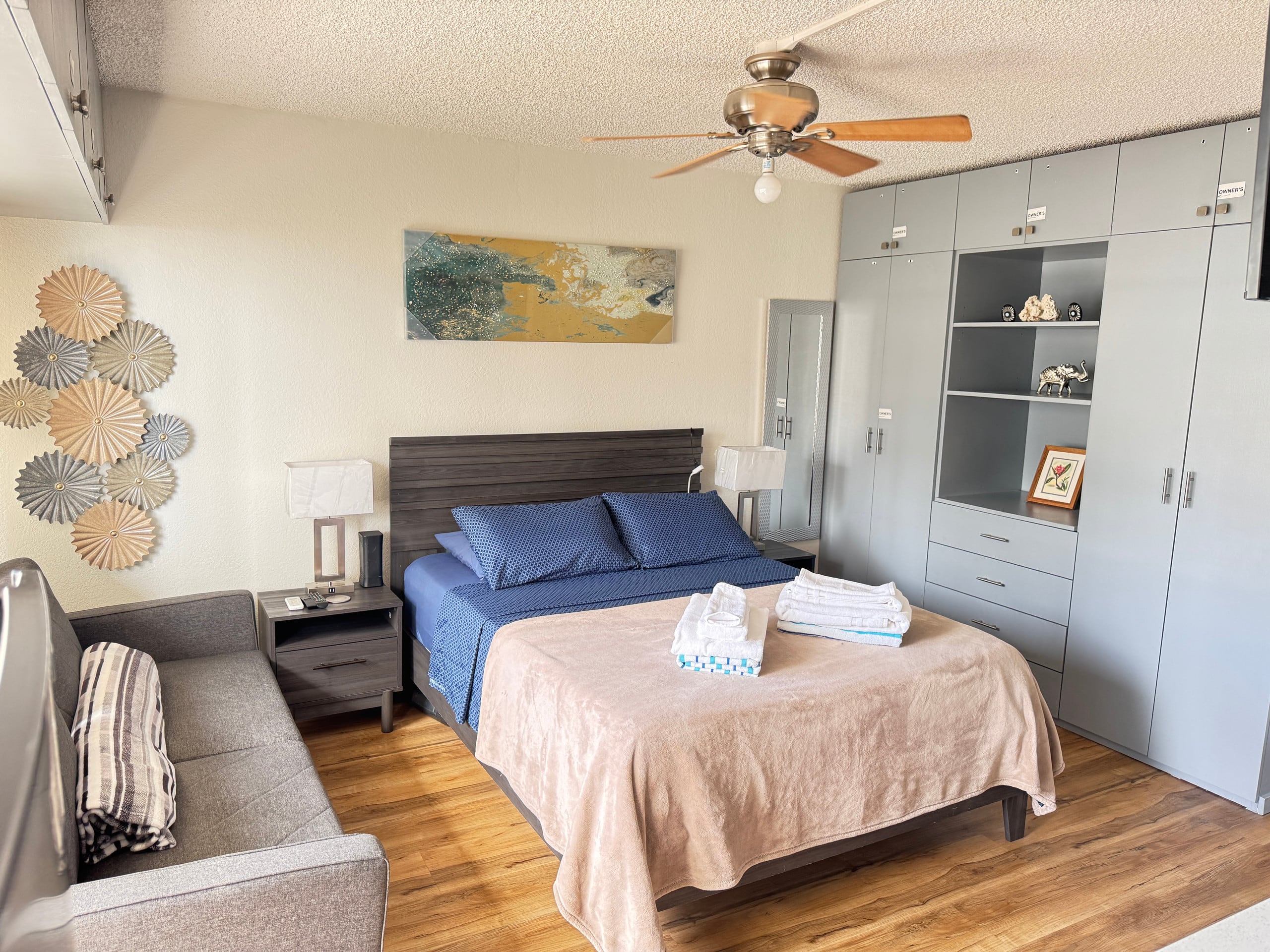 Large Studio with beach view - Image 1