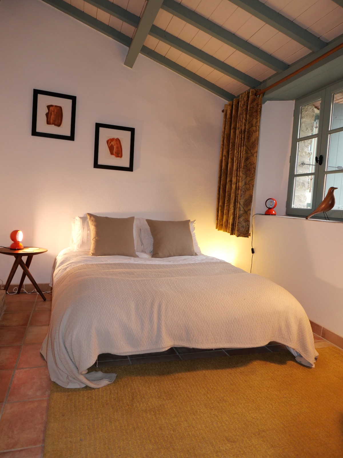 Dormitorio tres en la segunda planta con baño privado (baño 3).