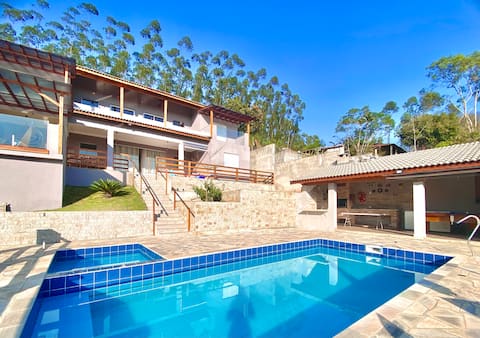 Beautiful farm - high standard, fireplace and fire pit