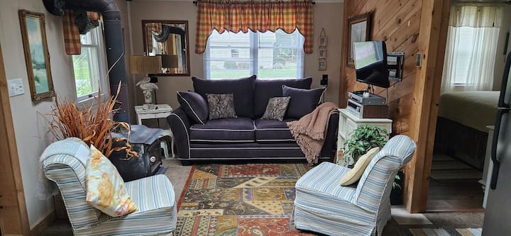 Cozy Foxtail Cottage By The Lake - 阿爾比恩