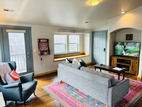 The August - riverside loft in the heart of Bend