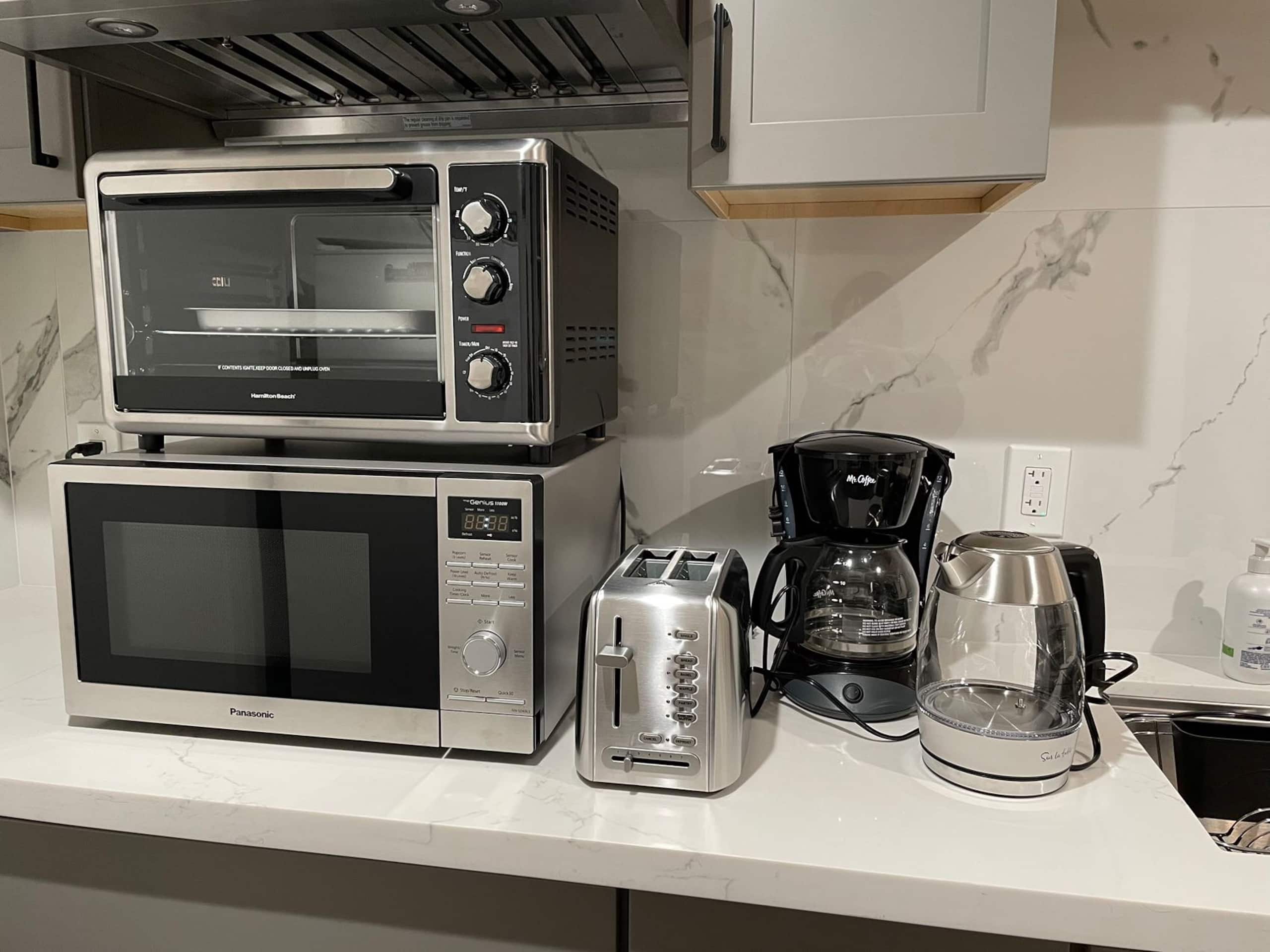 Home in San Francisco · ★4.93 · 2 bedrooms · 2 beds · 1 bath - Image 7