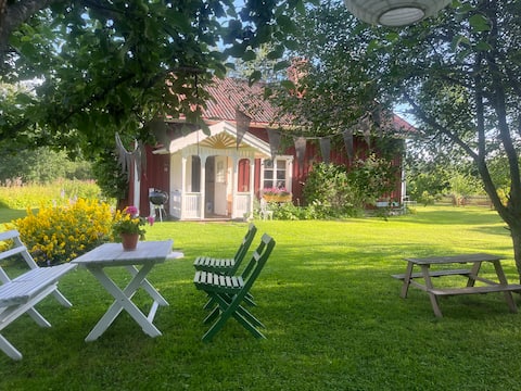 Idyllic, private cottage in Bergafjärden