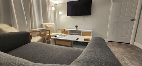 Welcoming & Clean Condo near Hamden Shopping