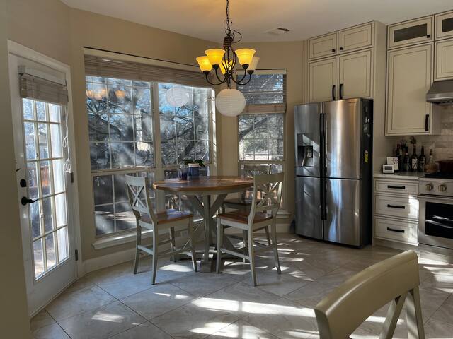 Grand 4000 Sqft Open Ceiling House gallery image 4